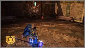 Po zdobyciu plecaka rakietowego i pokonaniu oddziału przeciwników, udaj się w zaznaczonym pięścią kierunku [1] - Rozdział 8 - Serwoczaszki - Warhammer 40,000: Space Marine - poradnik do gry