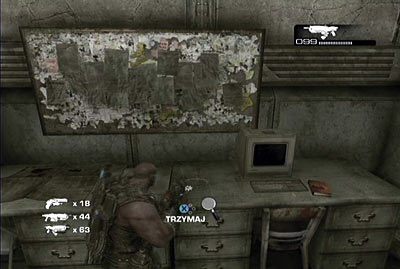 W kolejnym pomieszczeniu podnieś robotem skrzynię z zapasami, która stoi na środku podłogi - III - Powrót do domu | Akt 1 w Gears of War 3 - Gears of War 3 - poradnik do gry (opis przejścia, nieśmiertelniki, osiągnięcia)