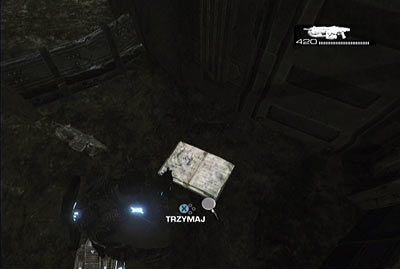 Warto też obejść stojący na środku placu budynek, za którym znajduje się przedmiot #24 (Dziennik) - II - Ratunek | Akt 3 w Gears of War 3 - Gears of War 3 - poradnik do gry (opis przejścia, nieśmiertelniki, osiągnięcia)