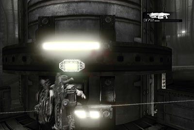 Pierwszy z nich znajduje się naprzeciwko wejścia do lokacji - II - Zaciemnienie | Akt 5 w Gears of War 3 - Gears of War 3 - poradnik do gry (opis przejścia, nieśmiertelniki, osiągnięcia)
