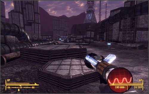 Docelowym budynkiem jest kompleks badawczy X-13 Research Facility, umieszczony we wschodniej części krateru - X-13- Attack of the Infiltrator! - Zadania główne - Fallout: New Vegas - Old World Blues - poradnik do gry