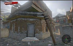 Kwan przesiaduje wewnątrz warsztatu (1) na krześle #1 - Więzy krwi; Ostatni oddech | Akt 2 - zadania poboczne i wydarzenia w Dead Island - Dead Island - poradnik do gry