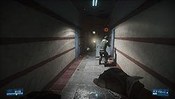 Po udanej akcji podążaj za Campo aż dotrzesz na klatkę schodową jednego z budynków - Misja 9- Nocna Zmiana | Kampania | Battlefield 3 - Battlefield 3 - poradnik do gry