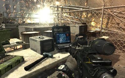 Na stole stojącym na prawo od anteny znajdziesz materiał wywiadowczy #5 - I- Black Tuesday | Opis przejścia gry | Call of Duty Modern Warfare 3 - Call of Duty: Modern Warfare 3 - opis przejścia i operacje specjalne - poradnik do gry