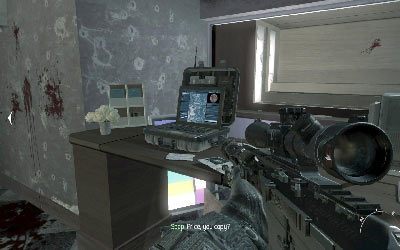 Idąc po pokoju spójrz na stół z prawej, gdzie znajdziesz materiały wywiadowcze #32 - II- Eye of the Storm | Opis przejścia gry | Call of Duty Modern Warfare 3 - Call of Duty: Modern Warfare 3 - opis przejścia i operacje specjalne - poradnik do gry