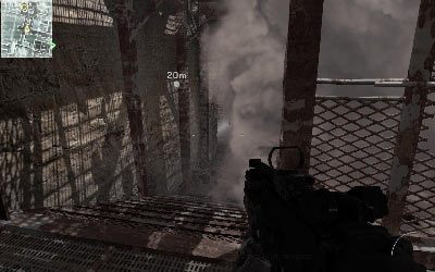 Przejdź przez korytarz i zacznij schodzić na dół po klatce schodowej - Server Crash | Operacje Specjalne | Call of Duty Modern Warfare 3 - Call of Duty: Modern Warfare 3 - opis przejścia i operacje specjalne - poradnik do gry