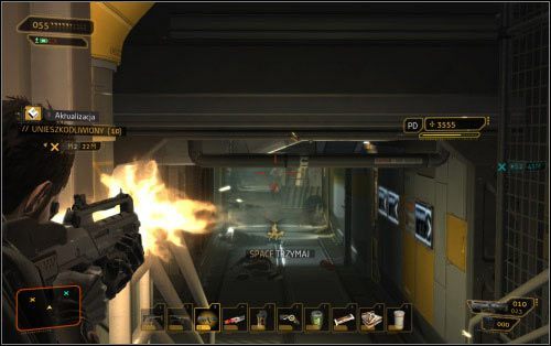 Kiedy zaczniesz strzelać, zleci się jeszcze trójka innych strażników - (3) Wariant agresywny - Zdobądź oko Burkea - W brzuchu bestii - Deus Ex: Human Revolution - The Missing Link - poradnik do gry