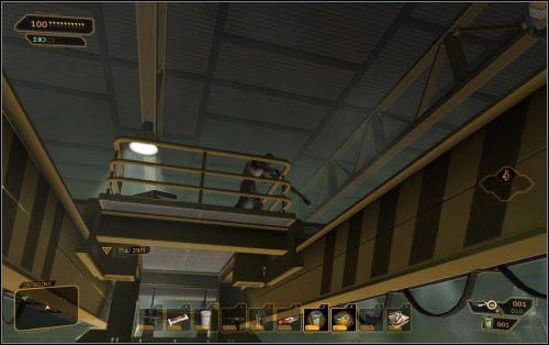 Nad wszystkim czuwa kolejny komandos (7) wyposażony w snajperkę, tym razem spacerujący na dźwigu - Wariant pokojowy - Długa droga do domu - Deus Ex: Human Revolution - The Missing Link - poradnik do gry