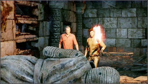 Przechodzimy ukrytym przejściem i podchodzi do grobowca [1] - Jak rozwiązać zagadki w rozdziale 6 w Uncharted 3 Oszustwo Drakea? - Uncharted 3: Oszustwo Drakea - poradnik do gry