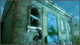 Przesuwając się po tej niżej opuszczamy ścianę budynku [1] i przeskakujemy do przodu na lampę - Rozdział 4- Huczny upadek | Opis przejścia Uncharted 3 Oszustwo Drakea - Uncharted 3: Oszustwo Drakea - poradnik do gry