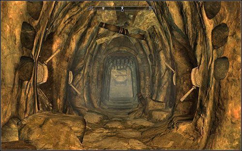 Przechodząc dalej uważaj na kamienie spadające z usypiska - mogą zadać Ci naprawdę spore obrażenia - Zakazana opowieść (1) | Questy poboczne w Skyrim - Skyrim - poradnik, mapy, questy