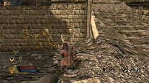 Wracaj do Fornostu, ponownie zniszcz wieżę z orkami i przeszukaj to miejsce, a potem wbiegnij po zniszczonej wieży do dziury w ścianie - Dzielnice wewnętrzne (2) | Rozdział 1 | Władca Pierścieni Wojna na Północy - Władca Pierścieni: Wojna na Północy - poradnik do gry