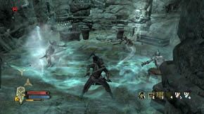 Dlatego po zniszczeniu urn w tej sali wróć do poprzedniej i pokonaj kolejna grupę zombie i duchów-wojowników - Wzgórza Kurhanów (1) | Rozdział 2 | Władca Pierścieni Wojna na Północy - Władca Pierścieni: Wojna na Północy - poradnik do gry