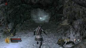 Skieruj się do małej jaskini, będzie przed nią stos z przedmiotami, a w niej samej - kilka beczek i złota skrzynia ze skarbami, a także żyła złota po lewej - Wysokie Wrzosowiska (2) | Rozdział 3 | Władca Pierścieni Wojna na Północy - Władca Pierścieni: Wojna na Północy - poradnik do gry