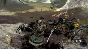 Po chwili większa polana zaroi się od zwykłych pająków, pojawi się też kilka większych - Zasnute pajęczynami ostępy | Rozdział 5 | Władca Pierścieni Wojna na Północy - Władca Pierścieni: Wojna na Północy - poradnik do gry