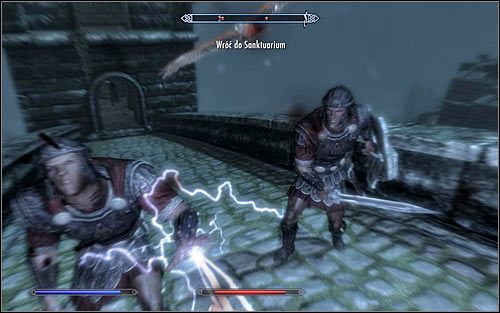 Bądź gotowy, bo gdy tylko Maro zakończy przemówienie zostaniesz zmuszony do wyeliminowania grupy agentów Penitus Oculatus (powyższy screen) - Cesarstwo musi zginąć | Zadania Mrocznego Bractwa | Solucja Skyrim - Skyrim - poradnik, mapy, questy