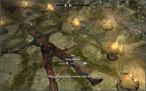Odszukaj leżące przy Astrid Ostrze Cierpienia i je podnieś (powyższy screen) - W obliczu śmierci | Zadania Mrocznego Bractwa | Solucja Skyrim - Skyrim - poradnik, mapy, questy