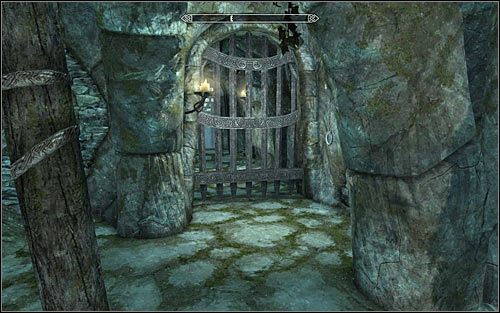 Wyjście z ostatniej sali grobowca znajduje się w jego wschodniej części (powyższy screen) - Chwała poległym (3) | Zadania Towarzyszy | Solucja Skyrim - Skyrim - poradnik, mapy, questy