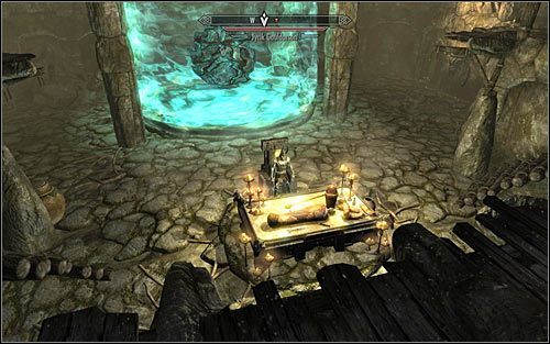 Zignoruj chwilowo widoczną w oddali wielką magiczną kulę, bo zanim będziesz ją mógł na spokojnie obejrzeć czeka Cię pojedynek z tutejszym bossem, którym będzie Jyrik Gauldurson (powyższy screen) - W podziemiach Saarthal (2) | Questy Akademii w Zimowej Twierdzy | Solucja Skyrim - Skyrim - poradnik, mapy, questy