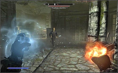 Przejdź wąskim korytarzem do kolejnego pomieszczenia lochów - Z nosem w księgach (1) | Questy Akademii w Zimowej Twierdzy | Solucja Skyrim - Skyrim - poradnik, mapy, questy