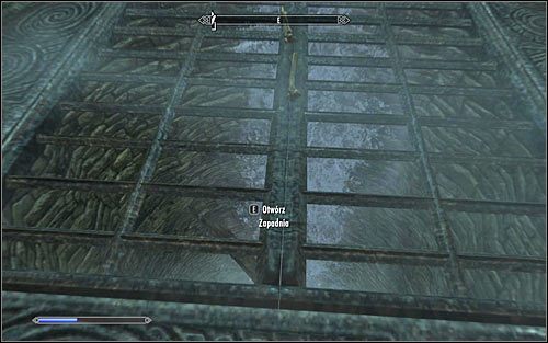 Otwórz metalową bramkę i obejrzyj kolejną scenkę z udziałem duchów zmarłych magów - Laska Magnusa (2) | Questy Akademii w Zimowej Twierdzy | Solucja Skyrim - Skyrim - poradnik, mapy, questy