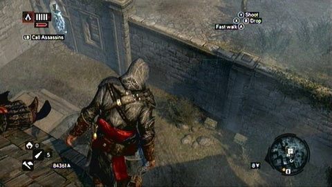 Obie skrzynki leżą obok murku na strzeżonym podwórzu - Dzielnica Imperialna (14-28) | Skrzynie ze skarbami Assassins Creed Revelations - Assassins Creed: Revelations PC - kompletny poradnik do gry