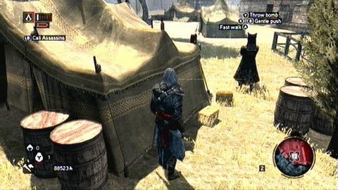Strzeże go dwóch stojących obok namiotu żołnierzy - Dzielnica Imperialna (14-28) | Skrzynie ze skarbami Assassins Creed Revelations - Assassins Creed: Revelations PC - kompletny poradnik do gry