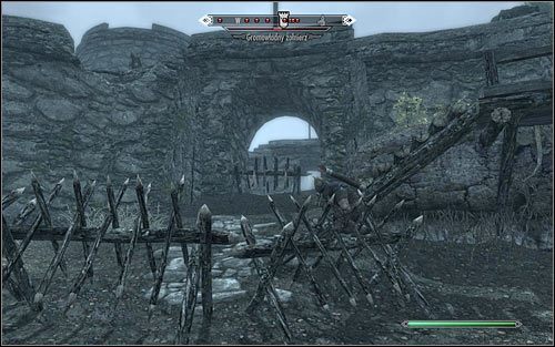 Drugi wariant to duże wejście do fortu w jego południowo-wschodniej części (powyższy screen) - Bitwa o fort Zielony Mur | Questy Legionu Cesarskiego | Solucja Skyrim - Skyrim - poradnik, mapy, questy