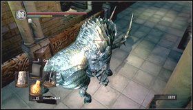 Trafimy do długiego korytarza - na jego końcu czeka opancerzony dzik - The Dukes Archives (1) | Opis przejścia Dark Souls - Dark Souls - poradnik do gry
