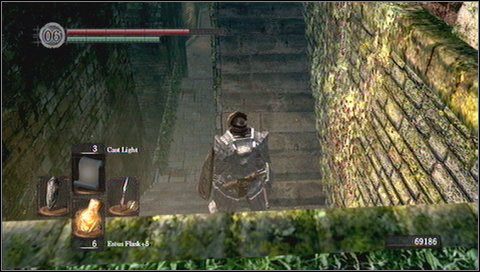 Kiedy zobaczymy ninja na dole, musimy uważać na lewą stronę - za rogiem czai się drugi wojownik - Depths (1) | Opis przejścia Dark Souls - Dark Souls - poradnik do gry