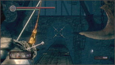 Teraz przebiegamy pomiędzy wahadłami - Sens Fortress (1) | Opis przejścia Dark Souls - Dark Souls - poradnik do gry