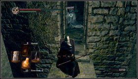 Uważamy po wejściu na most i pomiędzy mury - New Londo Ruins (1) | Opis przejścia Dark Souls - Dark Souls - poradnik do gry