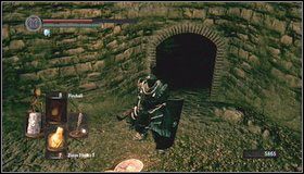 Schodzimy w dół schodami - po drodze zaglądamy do bocznych pomieszczeń - The Catacombs (2) | Opis przejścia Dark Souls - Dark Souls - poradnik do gry