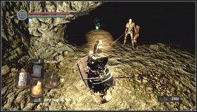 Alternatywną metodą schodzenia niżej jest zsuwanie się po zboczu - robimy to tylko, gdy wiemy, że poniżej jest kładka - Tomb of Kings (1) | Opis przejścia Dark Souls - Dark Souls - poradnik do gry