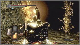 W drodze powrotnej z kamiennej budowli możemy odkryć przejście w skale - Tomb of Kings (1) | Opis przejścia Dark Souls - Dark Souls - poradnik do gry