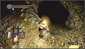 Po zabiciu obu psów idziemy w stronę łucznika po drugiej stronie i zabijamy go - Tomb of Kings (2) | Opis przejścia Dark Souls - Dark Souls - poradnik do gry