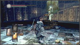 Po zabiciu obstawy bierzemy klucz do drzwi na samej górze tej komnaty (ze skrzyni) [1] i wyłączamy muzykę, aby uspokoić ośmiornice - The Dukes Archives - Więzienie | Opis przejścia Dark Souls - Dark Souls - poradnik do gry