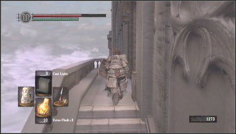 W środku trafimy na co najmniej dwóch magów - jednego będziemy mogli zaatakować - The Dukes Archives II (1) | Opis przejścia Dark Souls - Dark Souls - poradnik do gry