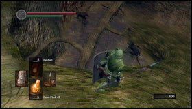 Po jej drugiej stronie można skrócić sobie drogę i zeskoczyć w dół na niższy poziom - Bonus- The Great Hollow | Opis przejścia Dark Souls - Dark Souls - poradnik do gry