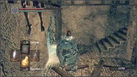 U góry można znaleźć duszę w oknie (trzeba przeskoczyć dziurę w podłodze - Bonus- Painted World of Ariamis (1) | Opis przejścia Dark Souls - Dark Souls - poradnik do gry