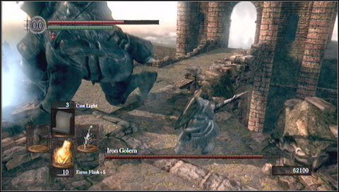 Będąc z tyłu wyprowadzamy ciosy w nogi - Iron Golem | Jak zabić bossa w Dark Souls - Dark Souls - poradnik do gry