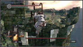 Zanim zaczniemy walkę zabijamy dwóch żołnierzy znajdujących się na wieży za plecami - Taurus Demon | Jak zabić bossa w Dark Souls - Dark Souls - poradnik do gry