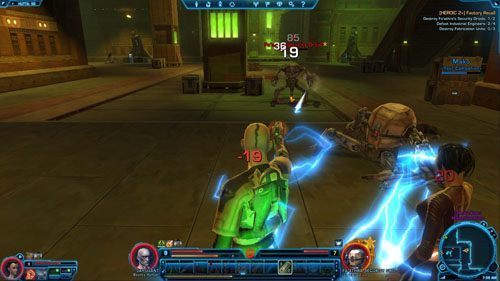 Musisz zniszczyć trzy jednostki produkcyjne - dwie są na tym poziomie, dwie w piwnicy (zabierze cię do niej winda w [8]) i dwie na piętrze (prowadzą na nie schody w [9]) - (L07) HEROIC +2 Factory Recall | Hutta | Star Wars The Old Republic - Star Wars: The Old Republic - poradnik do gry