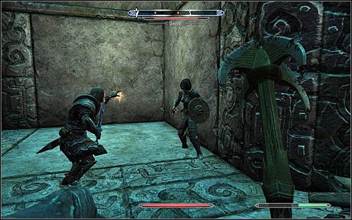 Niezależnie od obranej taktyki działania zbadaj po wygranej bitwie pozostałości po centurionie, zabierając przede wszystkim klucz do windy w Alftandzie - Zachowanie treści Pradawnego Zwoju (2) | Okno do świata duchów | Solucja Skyrim - Skyrim - poradnik, mapy, questy