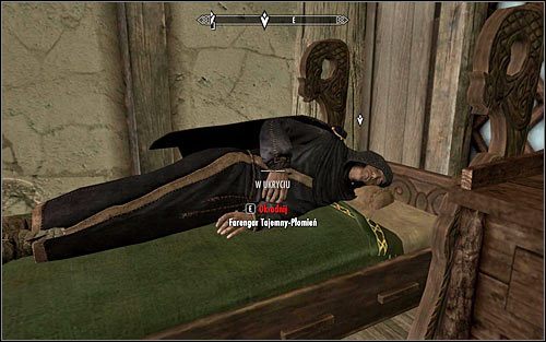 Ostrożnie zbliż się do łóżka, na którym będzie spał Farengar (powyższy screen) - Otwarcie szepczących drzwi | Szepczące drzwi | Solucja Skyrim - Skyrim - poradnik, mapy, questy