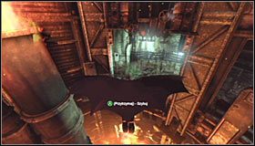 Po dotarciu do otworu komina gra automatycznie wyświetli cut-scenkę, w trakcie której Batman w dość efektowny sposób poszybuje na dół #1 - Wejdź do huty Sionisa przez główny komin | Główny wątek Batman Arkham City - Batman: Arkham City - poradnik do gry