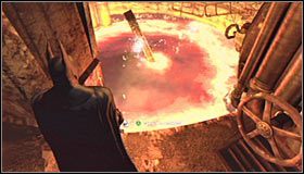 Zauważ, że temperatura w tej części pomieszczenia obniżyła się, tak więc możesz wskoczyć na balustradę #1 - Wejdź do huty Sionisa przez główny komin | Główny wątek Batman Arkham City - Batman: Arkham City - poradnik do gry