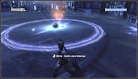 Ta część bitwy jest już wyraźnie odmienna, albowiem boss będzie atakował Cię z nieruchomej pozycji - Pokonaj Solomona Grundyego | Główny wątek Batman Arkham City - Batman: Arkham City - poradnik do gry