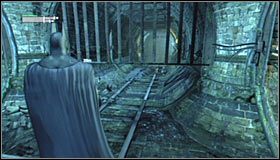 Wrogów dobrze byłoby oczywiście zaatakować z zaskoczenia - Śledź zabójcę używając urządzenia namierzającego, by znaleźć Ras al Ghula | Główny wątek - Batman: Arkham City - poradnik do gry