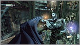 W celu zneutralizowania wspomnianego wyżej bandyty przemieść się na jeden z punktów obserwacyjnych znajdujących się po lewej stronie #1 - Śledź zabójcę używając urządzenia namierzającego, by znaleźć Ras al Ghula | Główny wątek - Batman: Arkham City - poradnik do gry